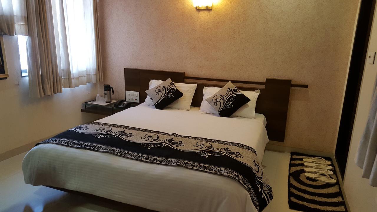 Good Stay Surat Exterior photo