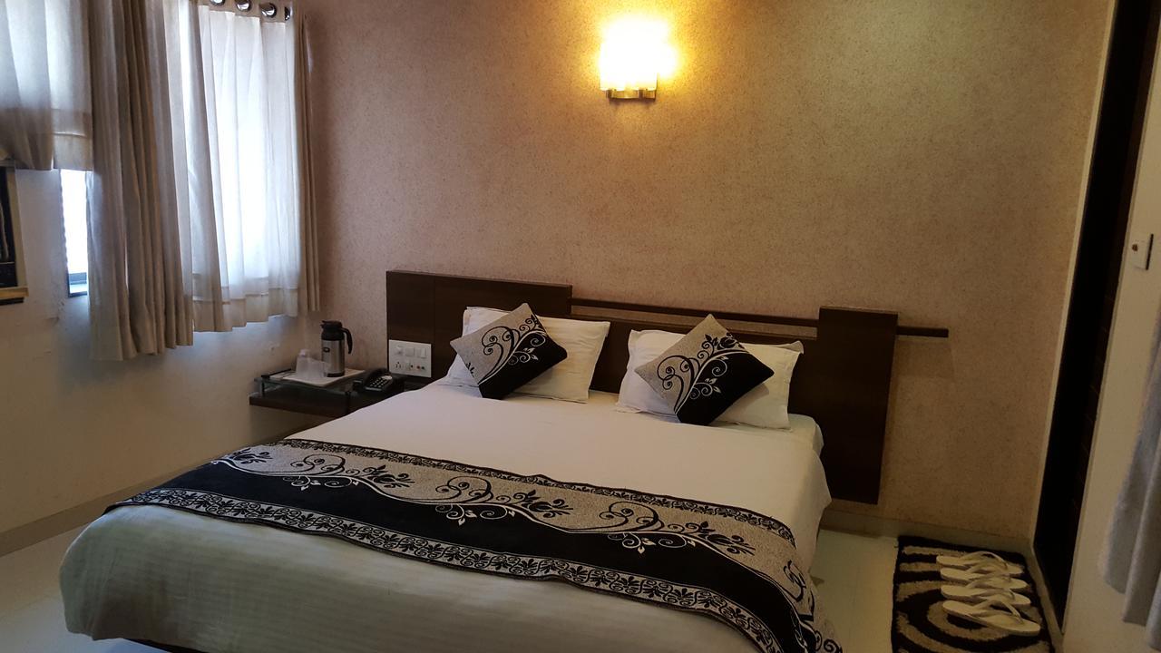 Good Stay Surat Exterior photo