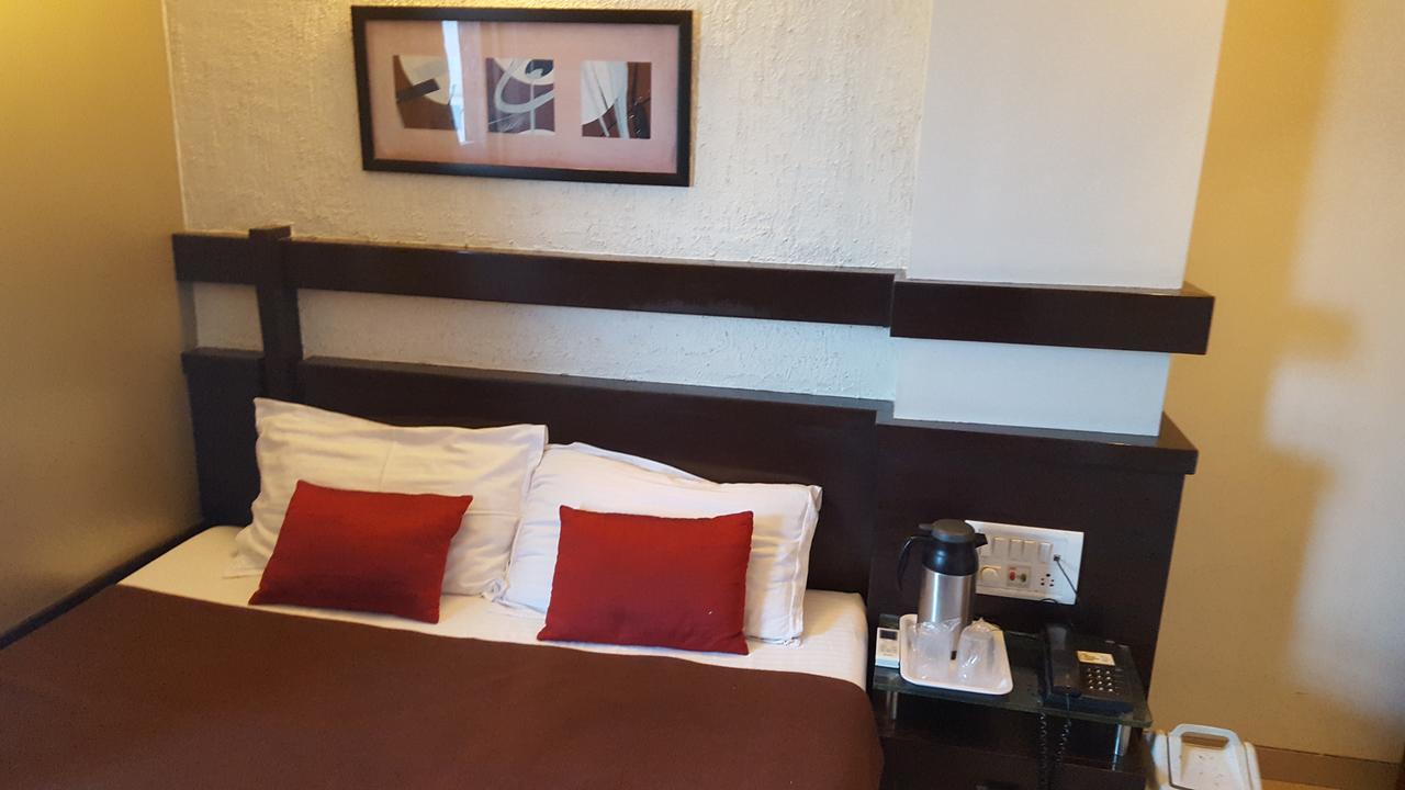 Good Stay Surat Exterior photo