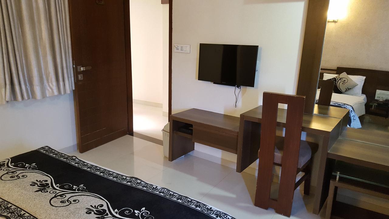 Good Stay Surat Exterior photo