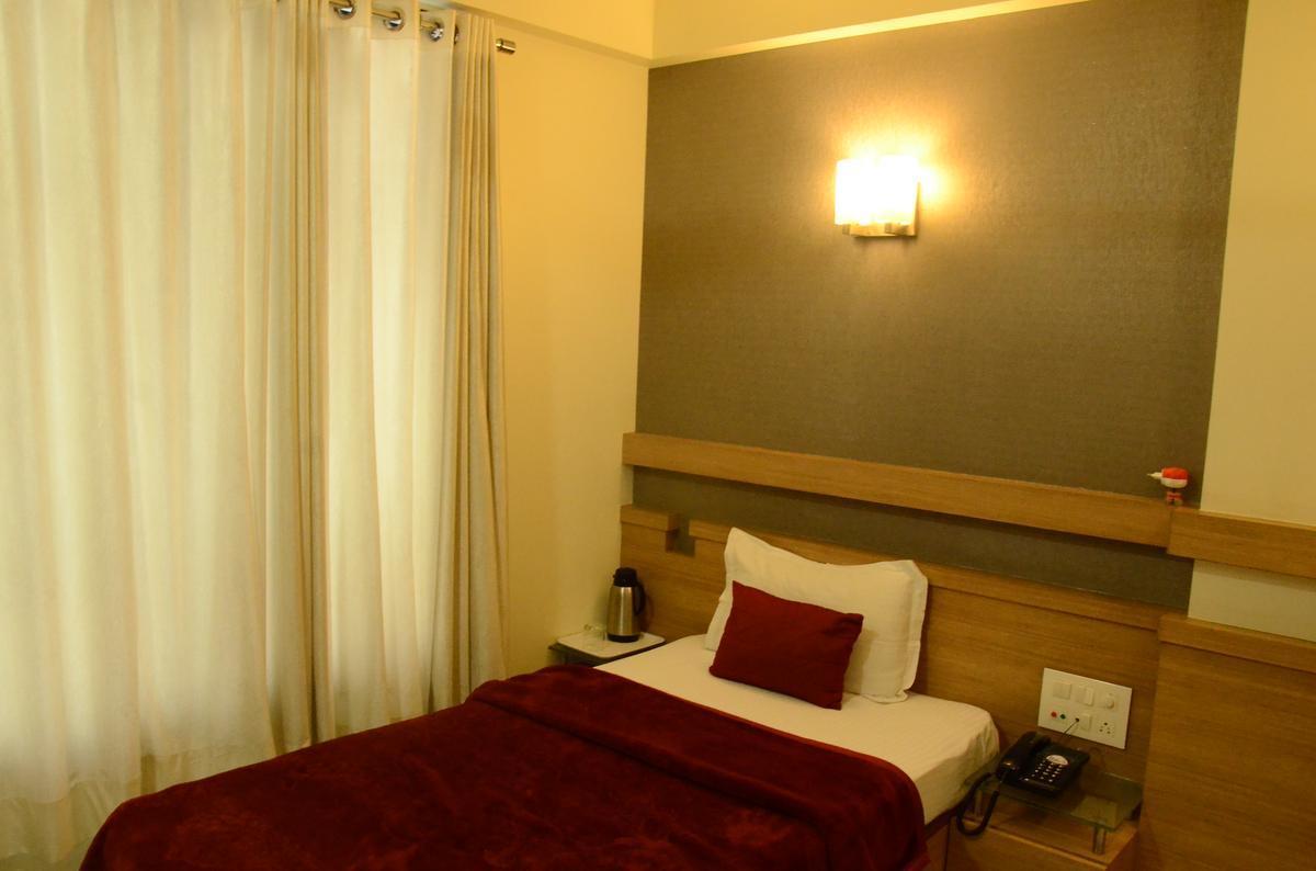 Good Stay Surat Exterior photo