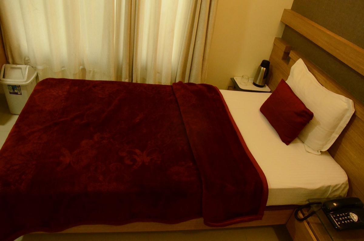 Good Stay Surat Exterior photo