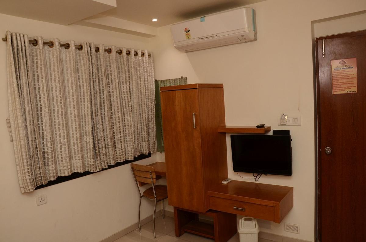 Good Stay Surat Exterior photo