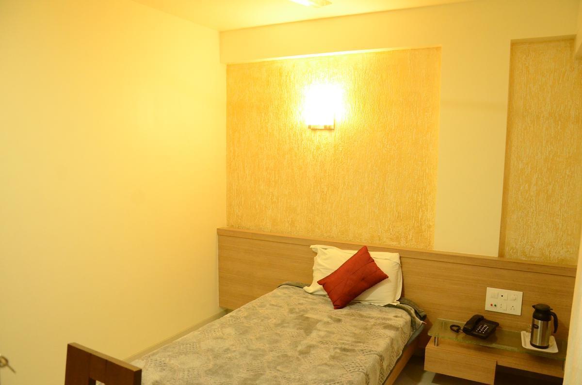 Good Stay Surat Exterior photo