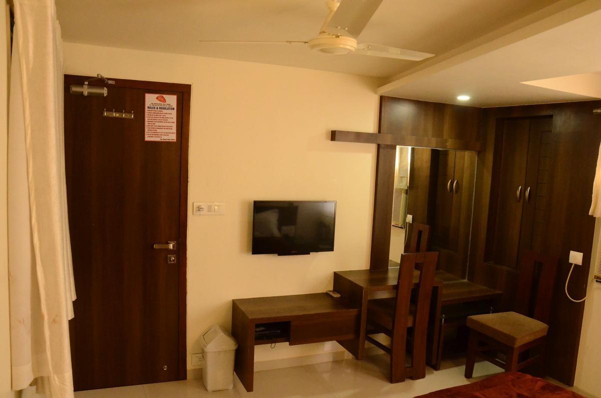Good Stay Surat Exterior photo