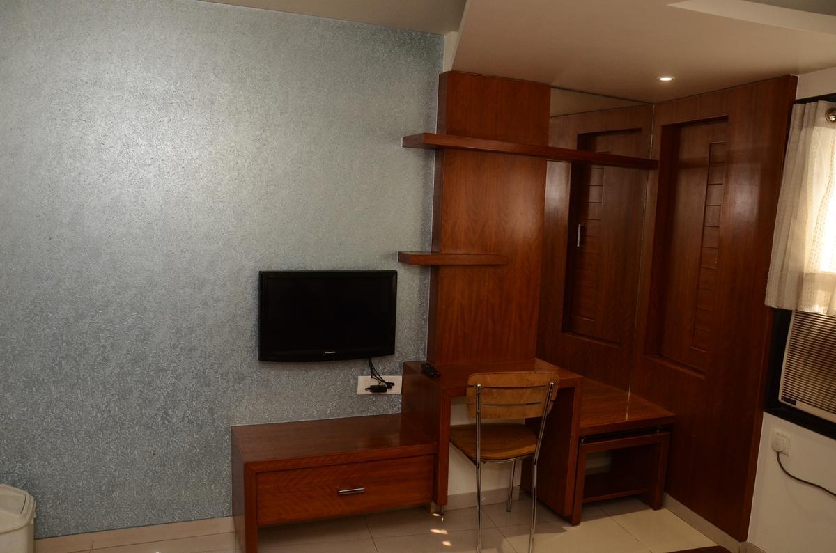 Good Stay Surat Exterior photo