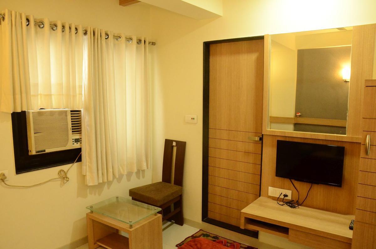 Good Stay Surat Exterior photo