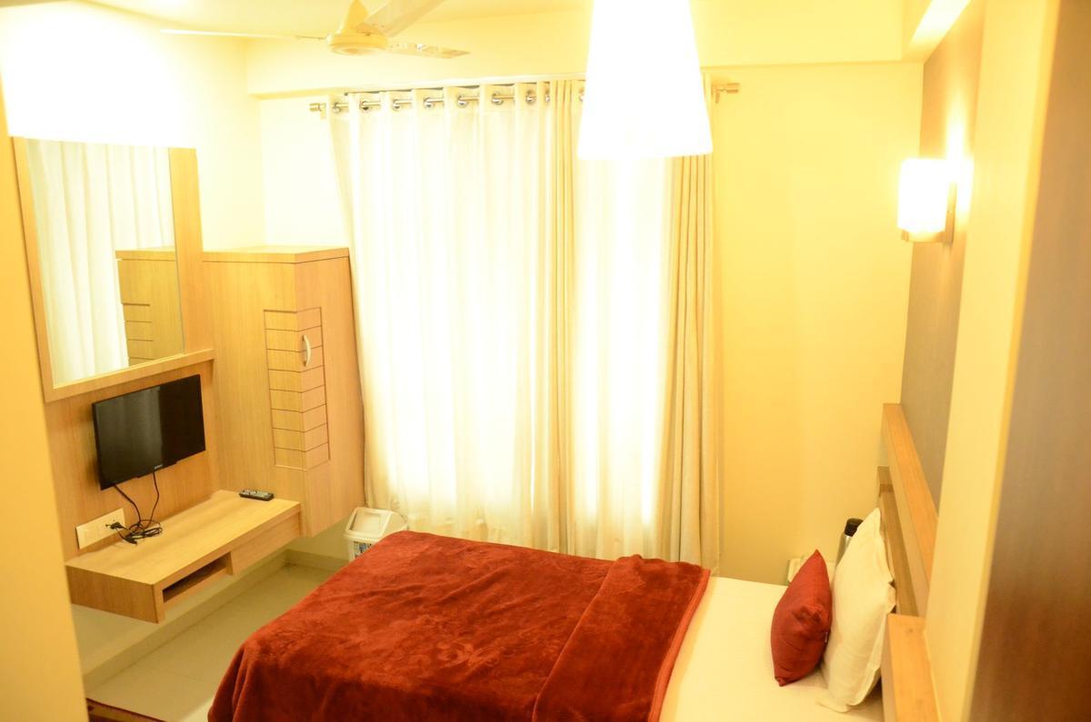 Good Stay Surat Exterior photo