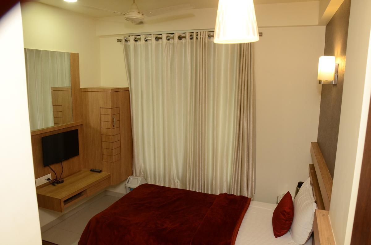 Good Stay Surat Exterior photo